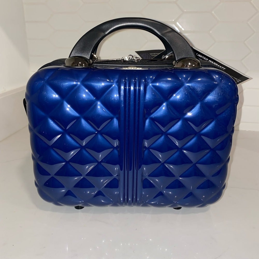 NWT: Triforce travel beauty case
